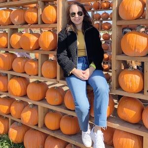 Meet your Posher, Laura